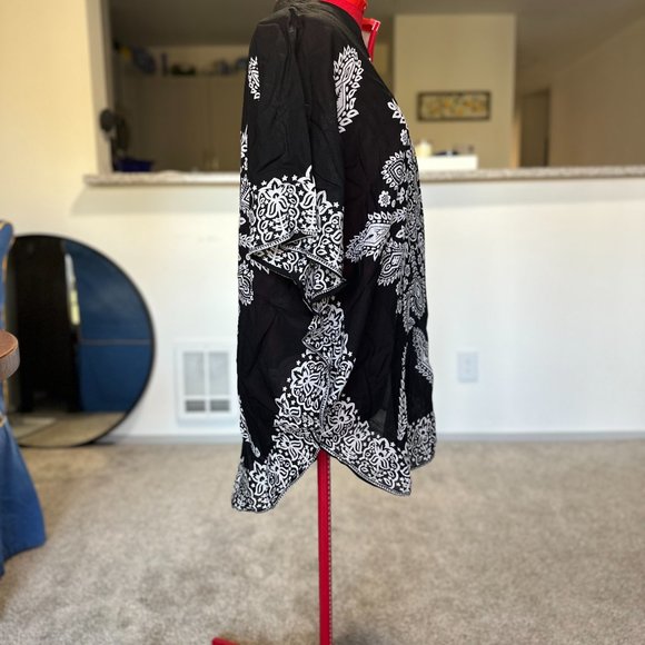 Feathers By Tolani Mandala Blouse - Picture 2 of 6